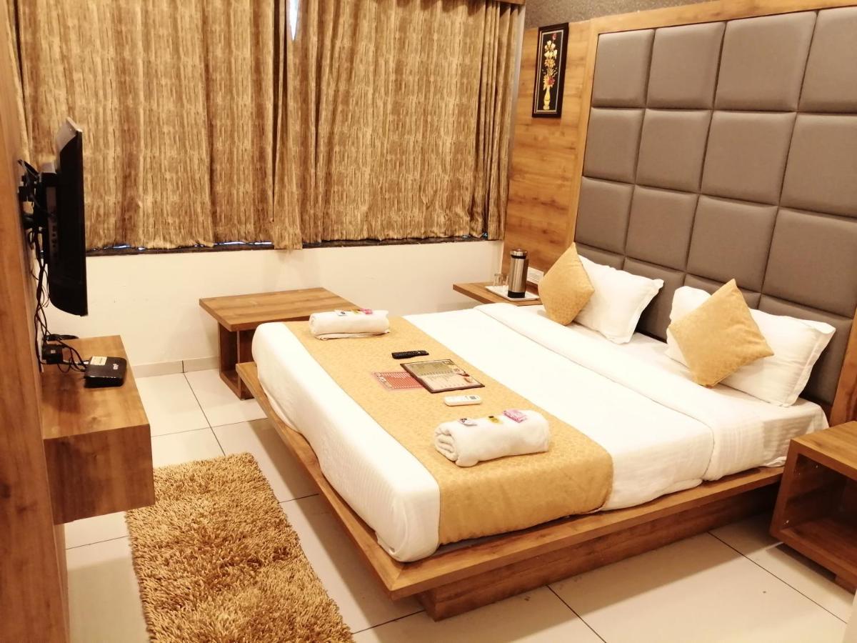 Hotel Golden City Vadodara Luaran gambar