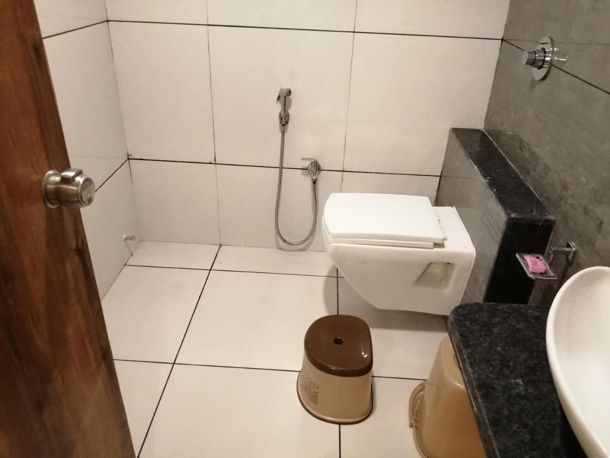 Hotel Golden City Vadodara Luaran gambar