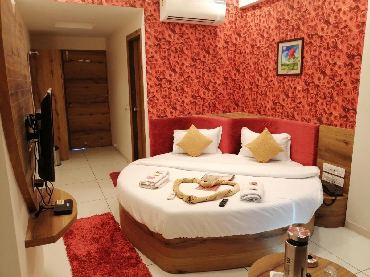 Hotel Golden City Vadodara Luaran gambar