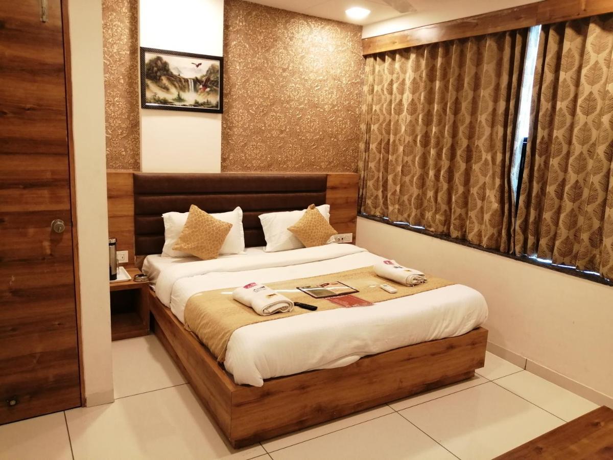 Hotel Golden City Vadodara Luaran gambar