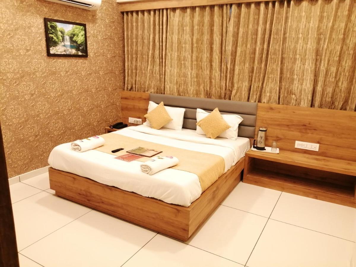 Hotel Golden City Vadodara Luaran gambar